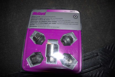 Image00001.jpg (45.17 KiB) Zobrazeno 6463 x Pouze obal, vevnitř jsou náhradní obyčejné matky.