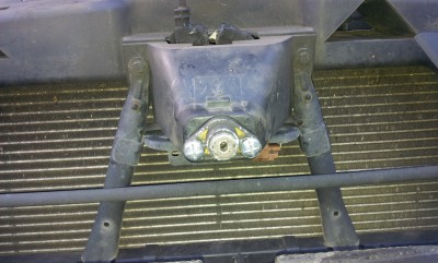 predni se zamkem a novymi srouby,nenasel jsem s mensi hlavickou,tak je to takhle,snad bude drzet