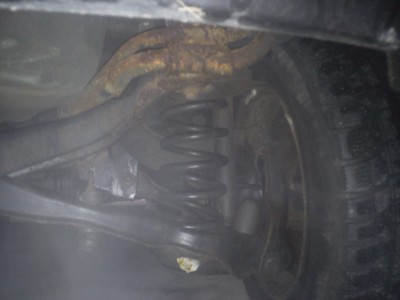 Zvedly, kolo se dotyka porad zeme, jde ale protocit