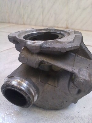 Podľa mňa, hĺbka nalisovania púzdra by mala byť všade rovnaká.