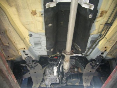 Taklhe to mám já tlumící hmota a potom až plech jen s tím rozdílem že za vlnovcem mám hned přesně viz foto č.2