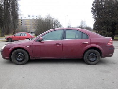 Foto po výměně předních pružin + zadních tlumičů s pružinama....