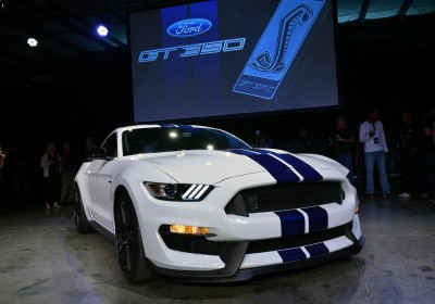 2015-Ford-Shelby-GT350-2.jpg