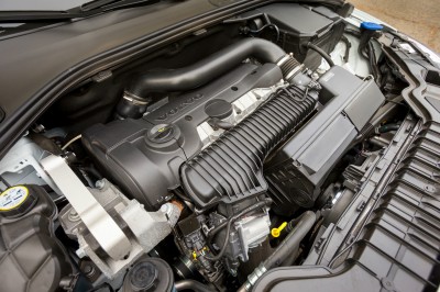 2015-Volvo-V60-Cross-Country-engine0.jpg