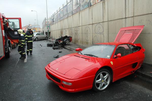 Ferrari_vs_Superb (1).jpg