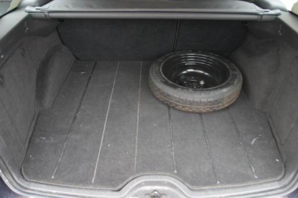 Umisteni rezervy. Mohl jsem si vybrat stranu - prava mi prisla nejak vyhodnejsi, sam nevim proc, tak mam dojezdovku uchycenou vpravo...