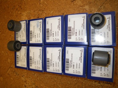 Tieto mám doma. Malé 31938 sú tie bližšie a tie vzadu sú na horné priečne ramená 31940.