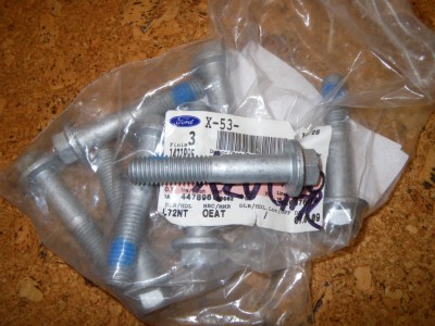 Skrutky na obr. označené ako HB1 - staré na jar nešli povoliť - tak sa budú musieť "prehryznúť".