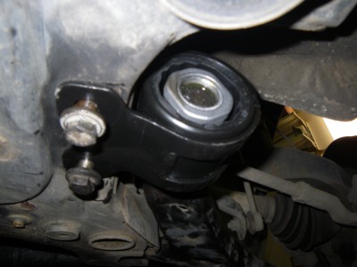 Pred dotiahnutím na ráme nápravy.