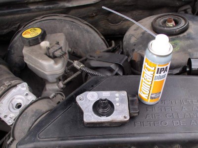 K očistění použít izopropylový sprej, tech benzín či líh.