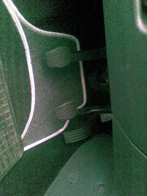 pedály podle mě neošlapané ale ani neměněné