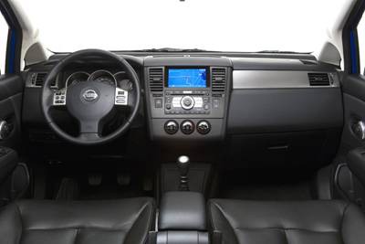 Nissan Tiida interior.jpg