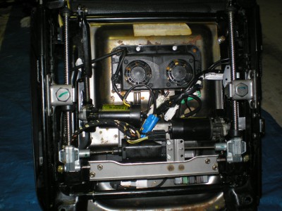 Všetko zmontované a pripravené na inštaláciu do auta.