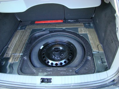 Plnohodnotné rezervné koleso v úložnom priestore combi