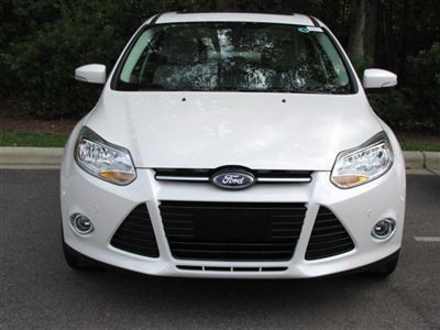 new-2012-ford-focus-4drsdnselsedan-7120-7660923-2-400.jpg